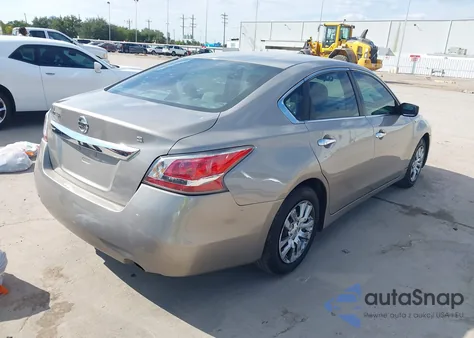 2015 Nissan Altima 2.5 S z USA, uszkodzony, nr VIN 1N4AL3AP7FN313010